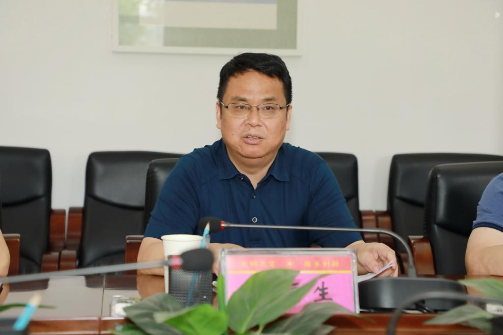 曾福生强调,各部门要建立联动机制,妥善解决师生提出的问题.