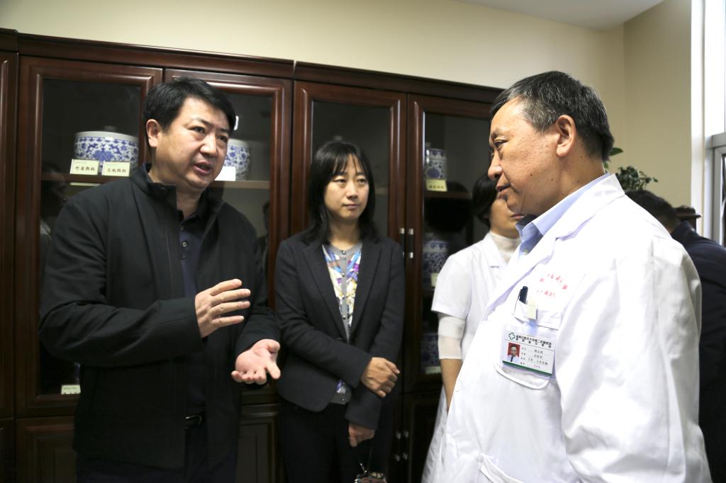 日,国家中医药管理局医政司副司长陆建伟,医政司医疗管理处处长邴媛媛
