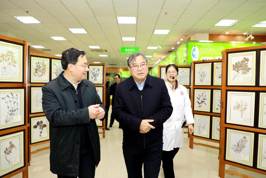 省人大教科文卫委员会主任委员梁肇洪一行来校考察调研