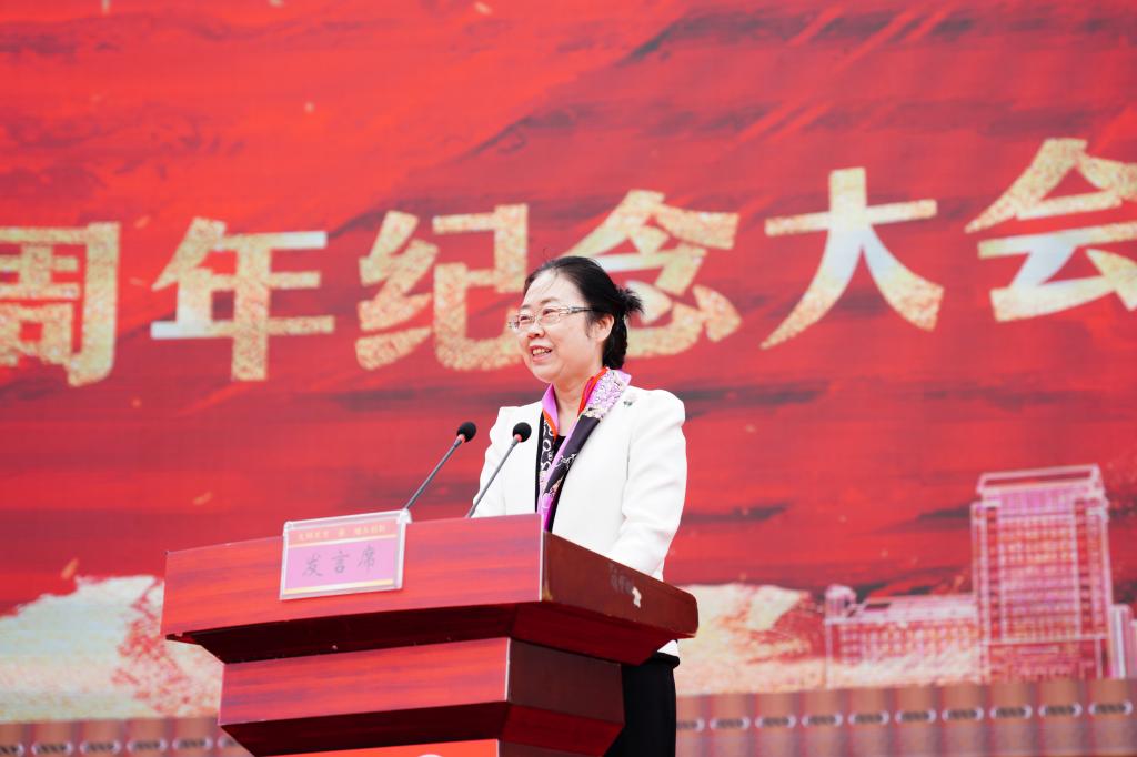 她表示,大学始终以立德树人为根本,积极探索教育改革,强化内涵建设,不