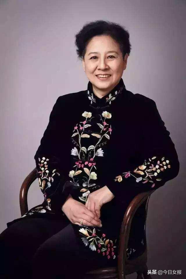 62岁湖南中医教师当网红：她把针灸知识融入视频，收获数万粉丝