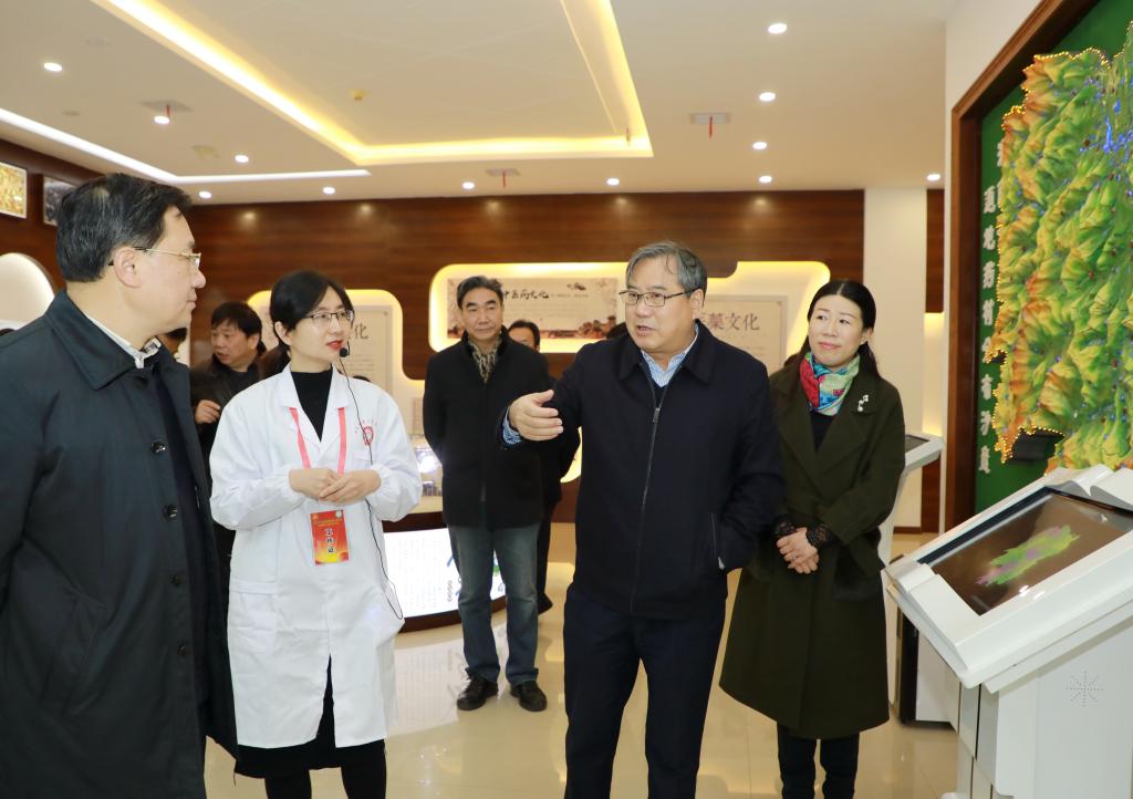 省人大教科文卫委员会主任委员梁肇洪一行来校考察调研